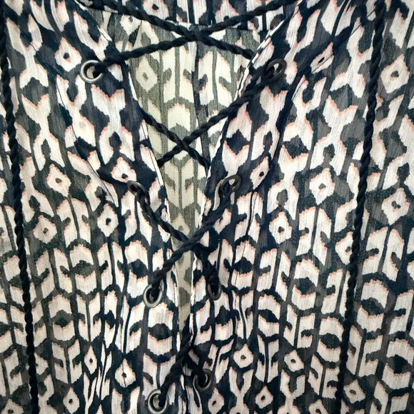 Jessica Simpson long sleeved print blouse - Picture 3 of 5